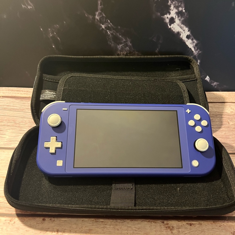 Blue Handheld Nintendo Switch Lite Console With Games.. (NO CHANGER)